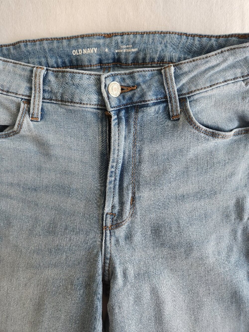 Old Navy - High-Waisted Wow Straight Leg Jeans Size 4